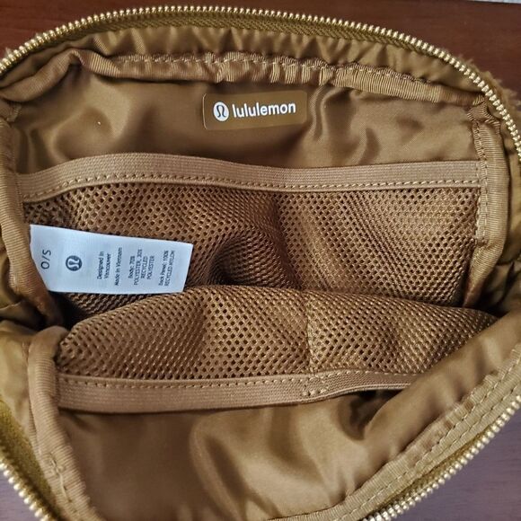 LULULEMON Everywhere "Feece" Belt Bag - Picture 8 of 11
